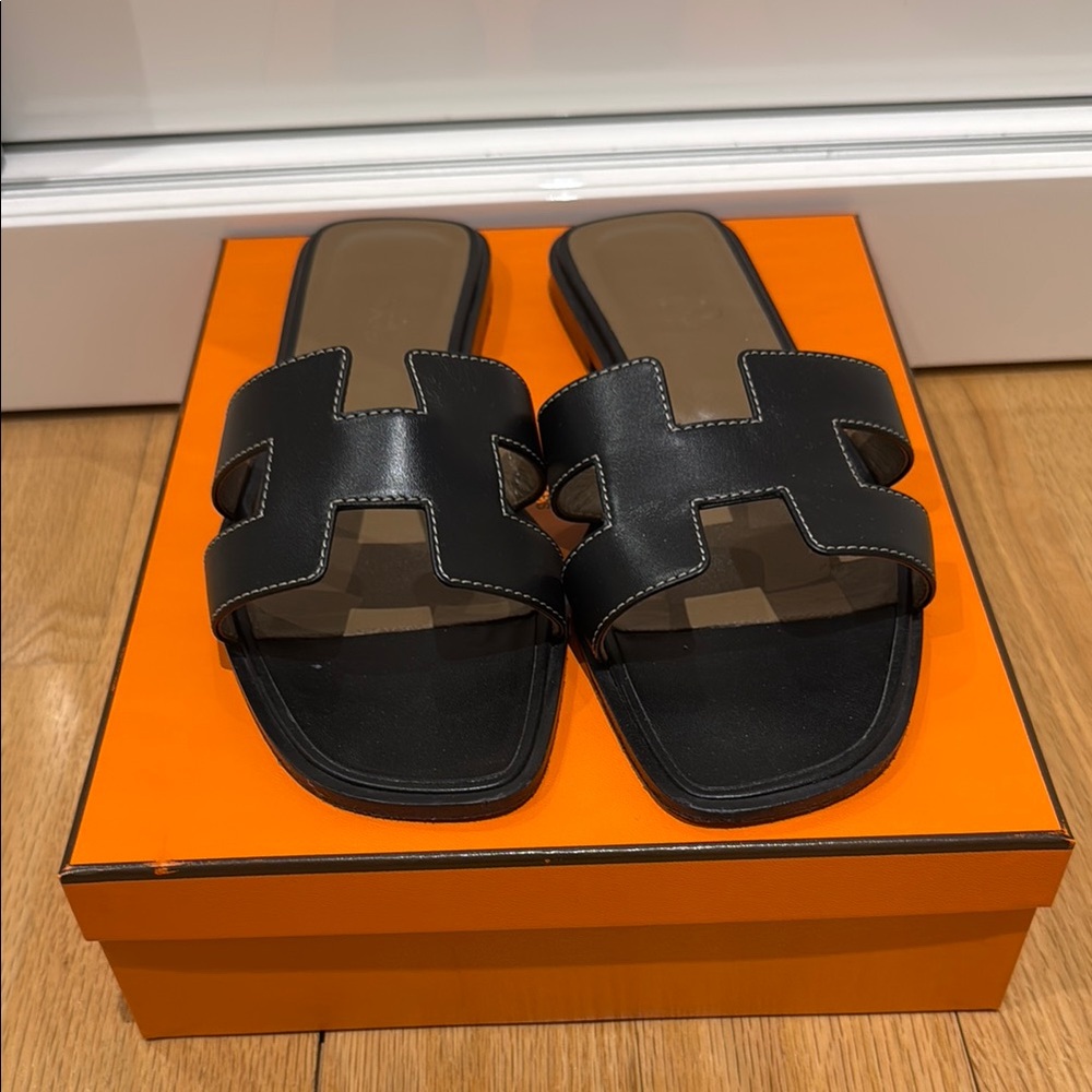 Hermès Black Oran Sandals comes with original box and dust bag size EUR 40